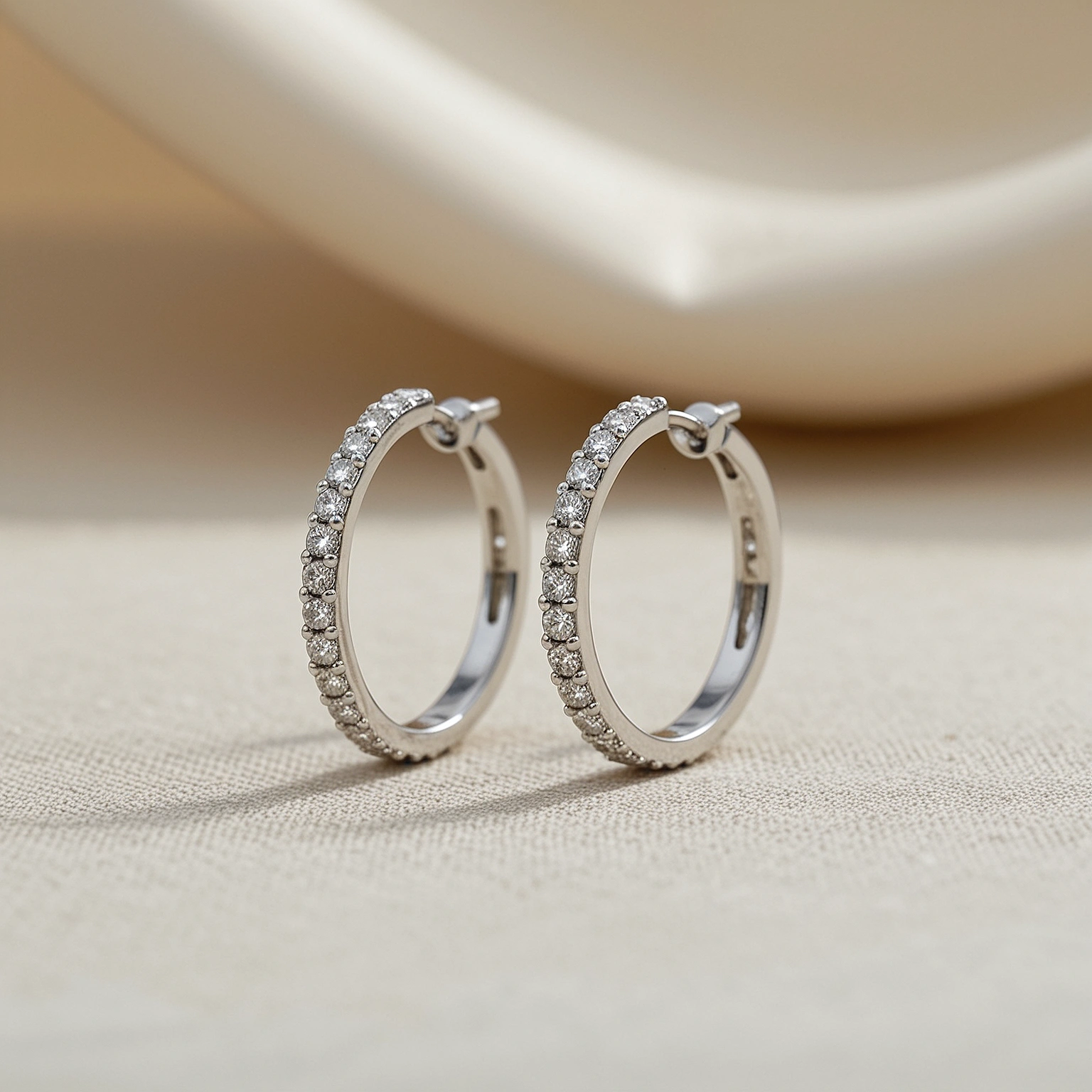 Saor Pavé Hoops — pair view